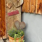 Gaestehaus Zum Baeren * 발트 암 알베르크